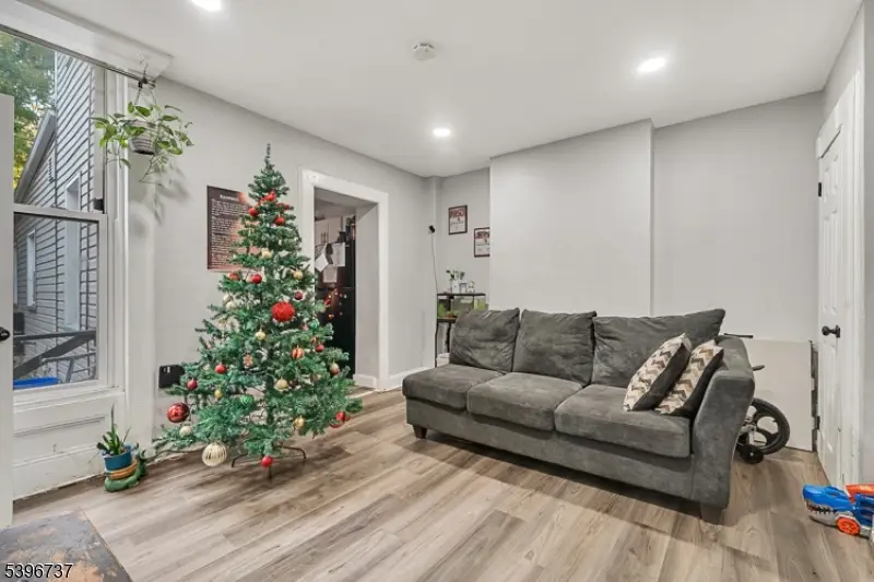 14 Crown St, Watsessing, NJ 07003 - #2