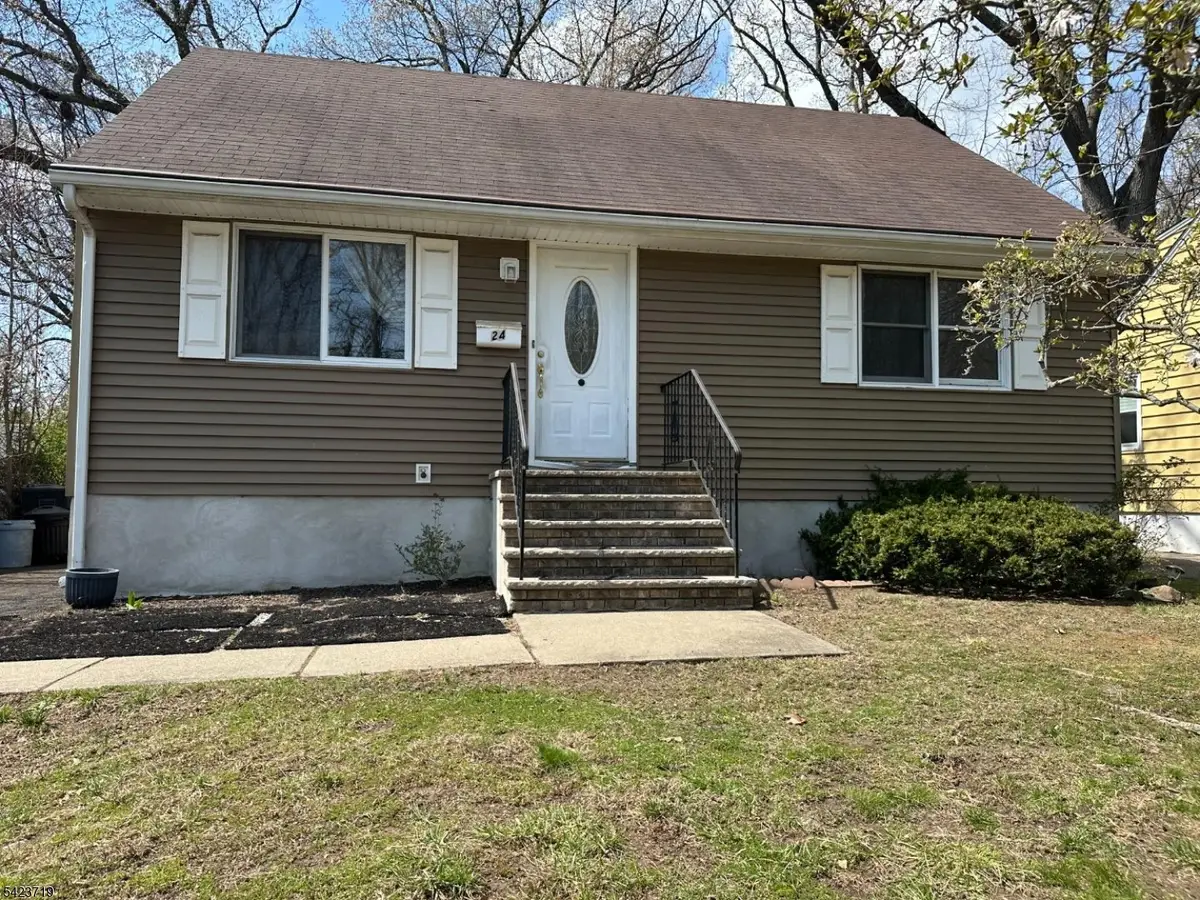 24 Willow St, Bergenfield, NJ 07621 - #1