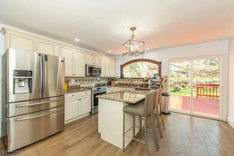 5 Bear Pond Trl, Hopatcong, NJ 07821 - #2