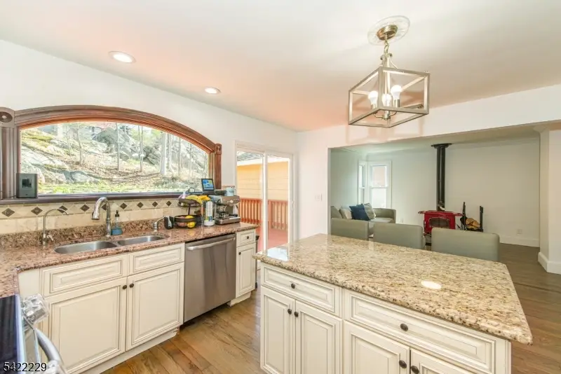 5 Bear Pond Trl, Hopatcong, NJ 07821 - #3