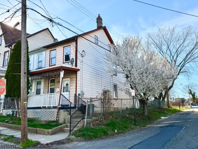 65 Davis St, Phillipsburg, NJ 08865 - #1