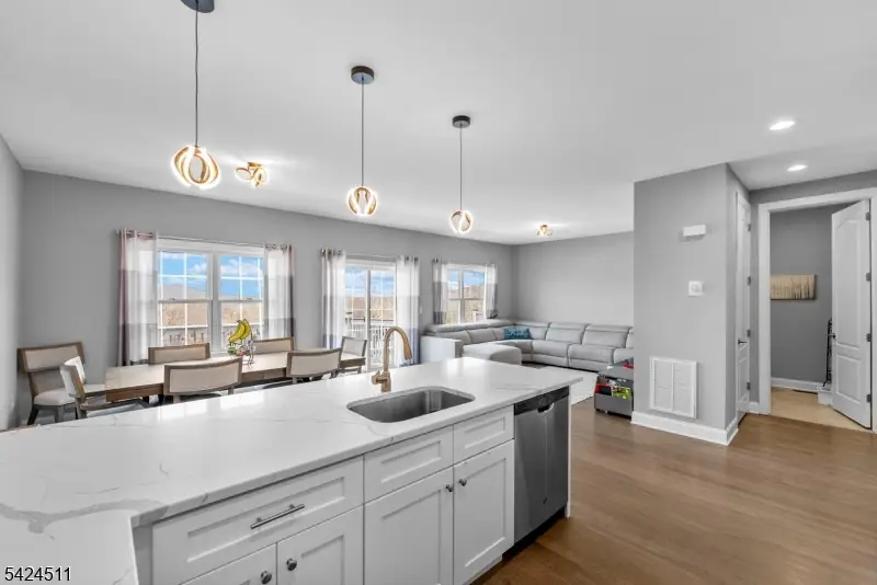 64 Halina Ln, Butler, NJ 07405 - #3