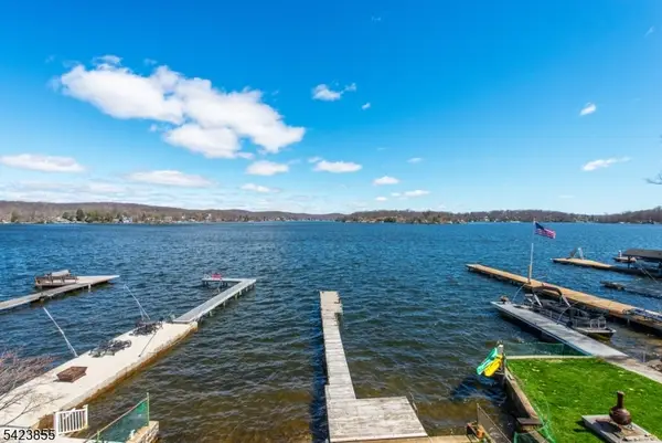 131 Maxim Dr, Hopatcong Boro, NJ 07843