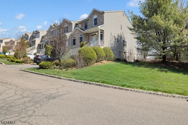 39 Autumn Ridge Rd, Parsippany Troy Hills, NJ 07950 - #3