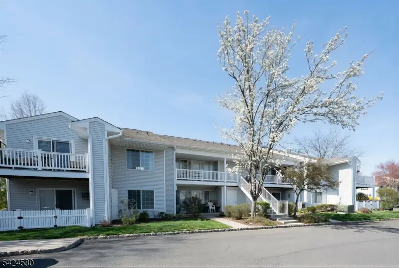 26 Larkspur Ct #26, The Hills, NJ 07921 - #3