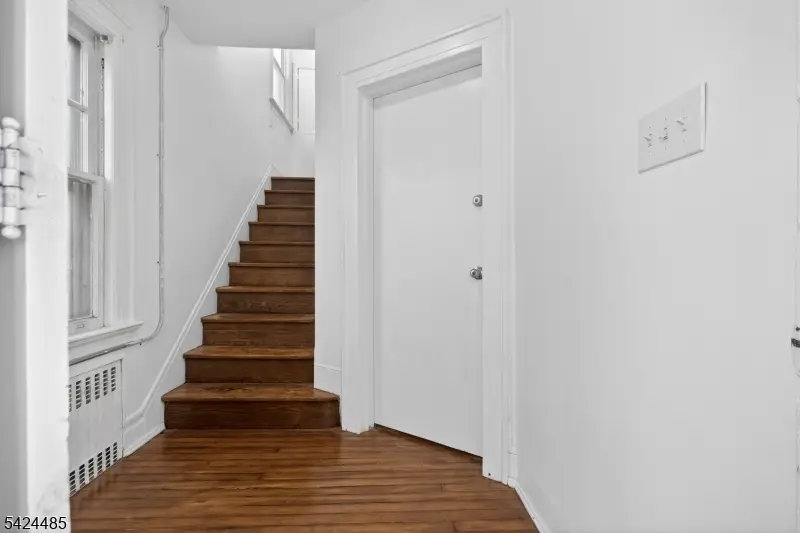 819-821 Lyons Ave, Irvington, NJ 07111 - #3