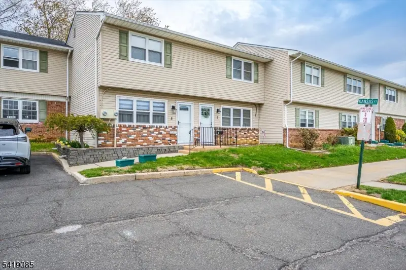 7 Kansas Ct, Matawan, NJ 07747 - #2