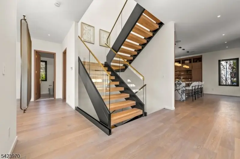 9 Far Brook Dr, Millburn, NJ 07078 - #3