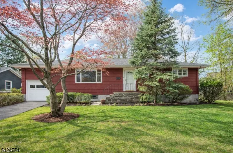 10 Laurel Pl, West Caldwell, NJ 07006 - #1