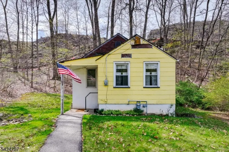 102 Greenwood Ave, Haskell, NJ 07420 - #2