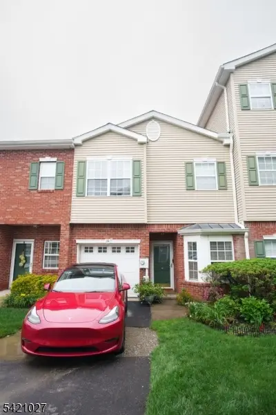 32 Windsor Dr, Lincoln Park, NJ 07035 - #1