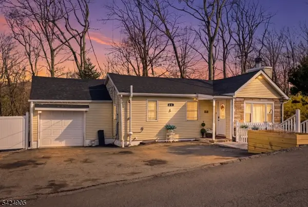 23 Roosevelt Trl, Hopatcong Boro, NJ 07843