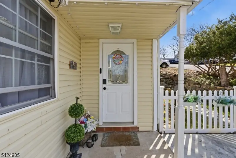 23 Roosevelt Trl, Hopatcong, NJ 07843 - #3