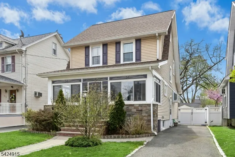 214 E Lincoln Ave, Roselle Park, NJ 07204 - #2