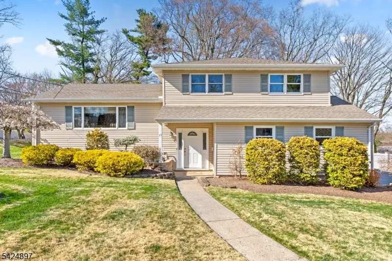 15 Stuckler Ln, Wayne, NJ 07470 - #2