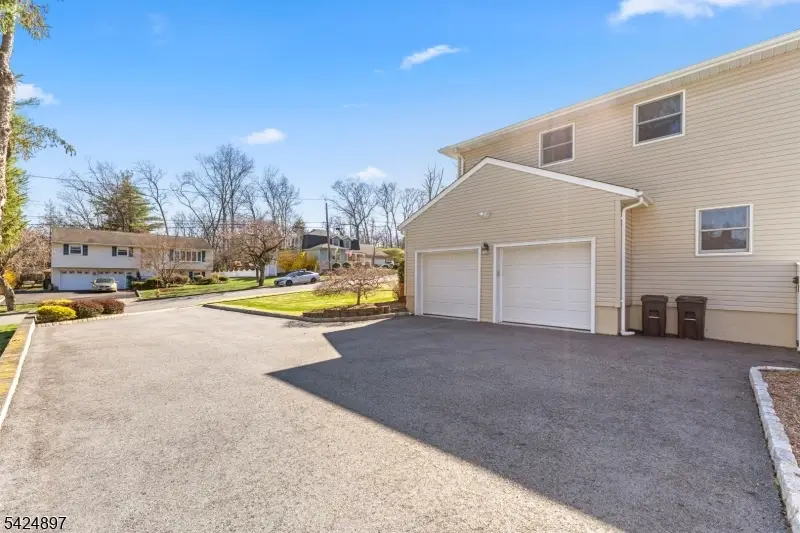 15 Stuckler Ln, Wayne, NJ 07470 - #3