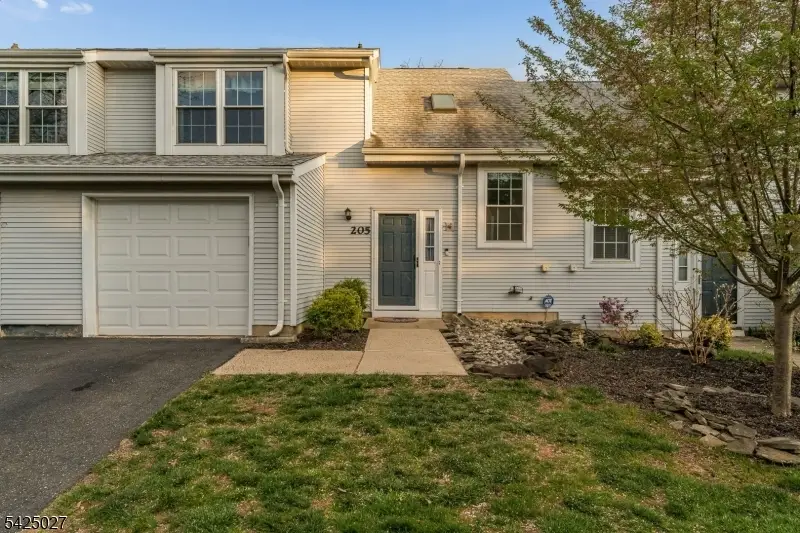 205 Chatsworth Dr, Franklin, NJ 08873 - #1