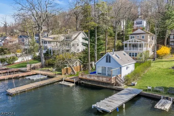 423 Lakeside Blvd, Hopatcong Boro, NJ 07843