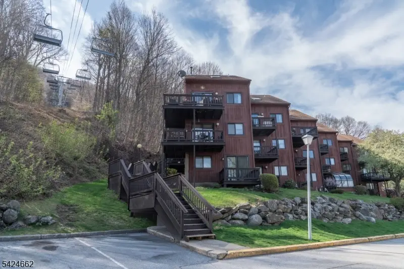 4 Red Lodge Dr #3, Vernon Center, NJ 07462 - #1