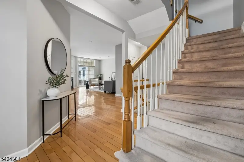 816 Kensington Ln, Livingston, NJ 07039 - #3