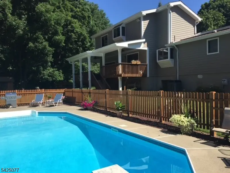 4 Valley Pl, Chester, NJ 07930 - #2