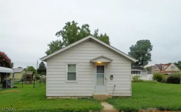 82 Castle Heights Ave, Pennsville Twp., NJ 08070