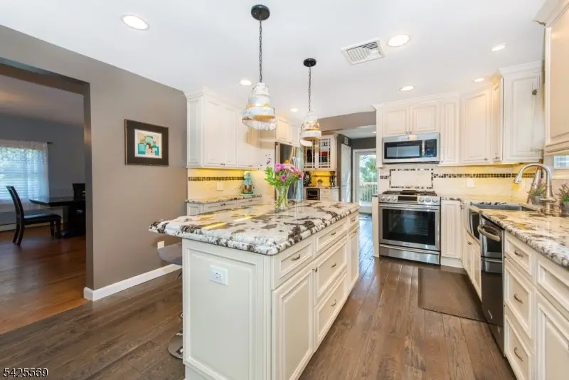 36 Ella St, Bloomingdale, NJ 07403 - #3