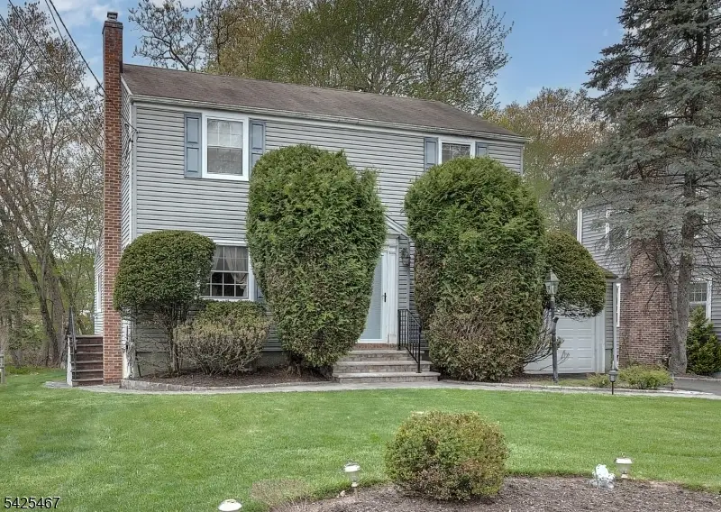 27 Longacre Dr, Livingston, NJ 07039 - #2