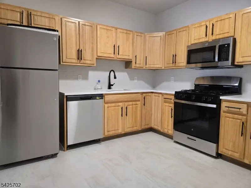 37 Forest Dr, Piscataway, NJ 08854 - #3