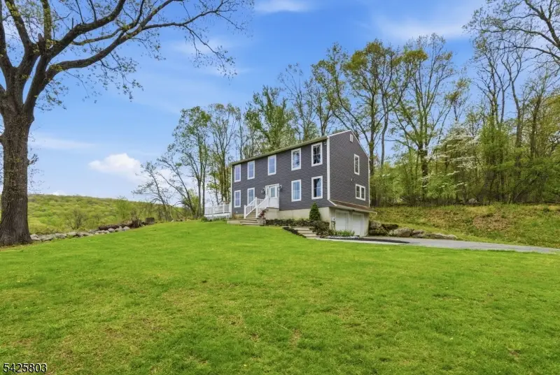 8 Danielle Dr, Liberty, NJ 07838 - #3