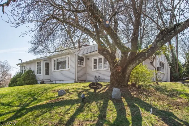1 Shawnee Trl, Lake Mohawk, NJ 07871 - #1