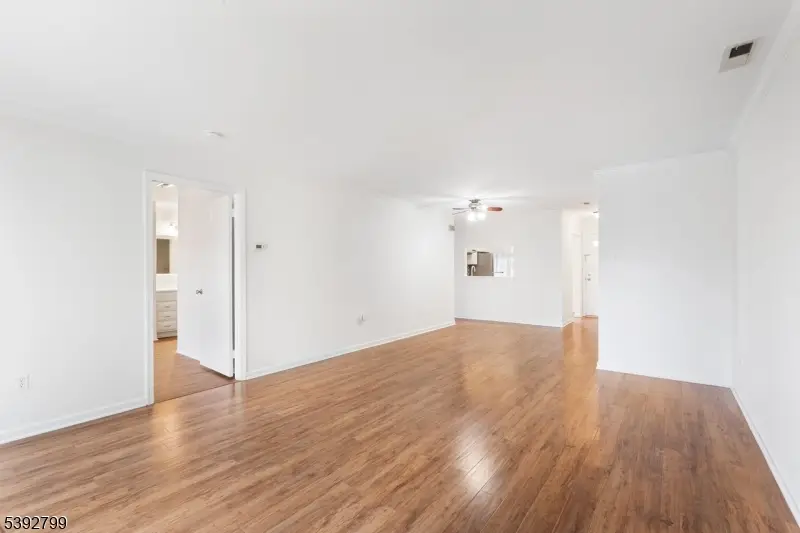 41 Oswestry Way, Franklin, NJ 08873 - #3