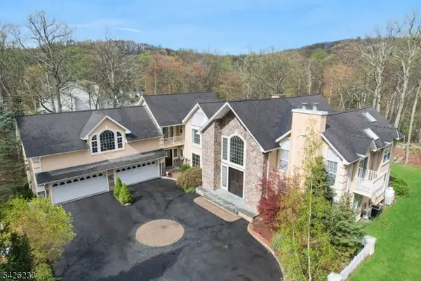 12 Butternut Ter, Kinnelon Boro, NJ 07405