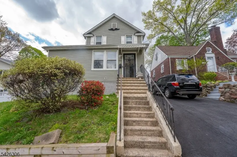 100 Washington Pl, Teaneck, NJ 07666 - #1