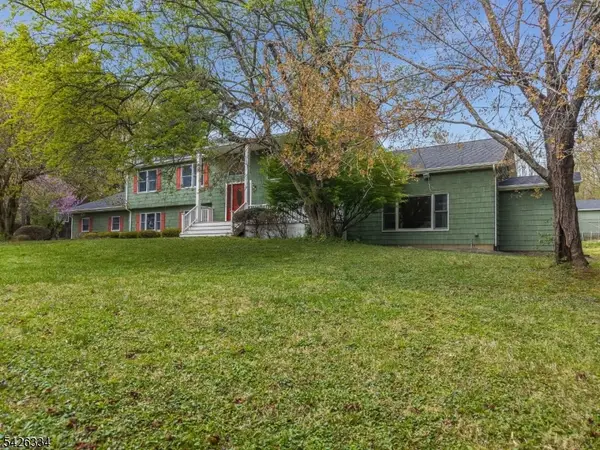 46 Sutton Rd, Tewksbury Twp., NJ 08833