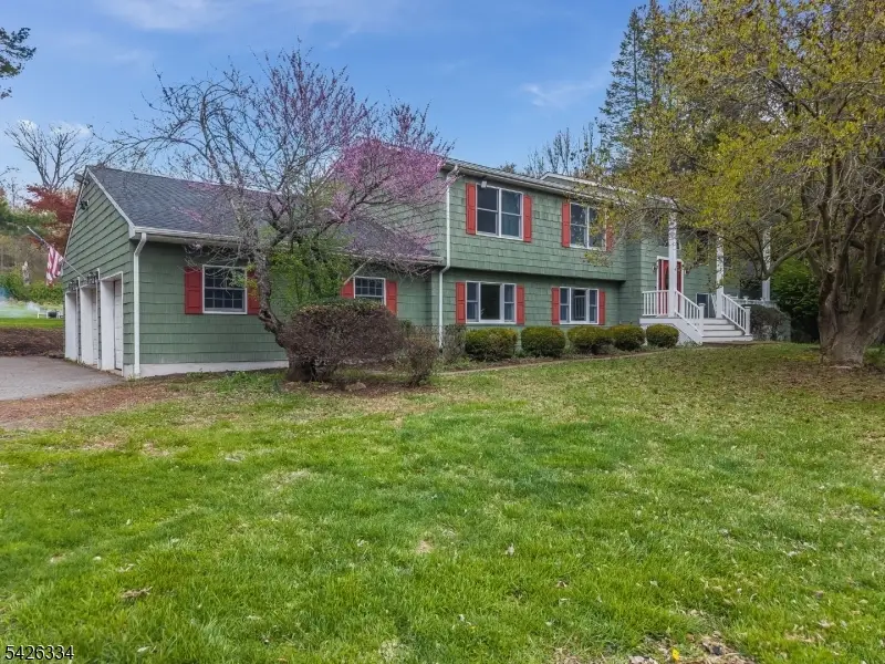 46 Sutton Rd, Tewksbury, NJ 08833 - #2