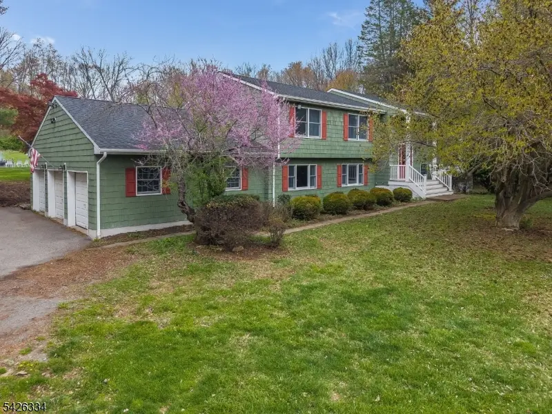 46 Sutton Rd, Tewksbury, NJ 08833 - #3