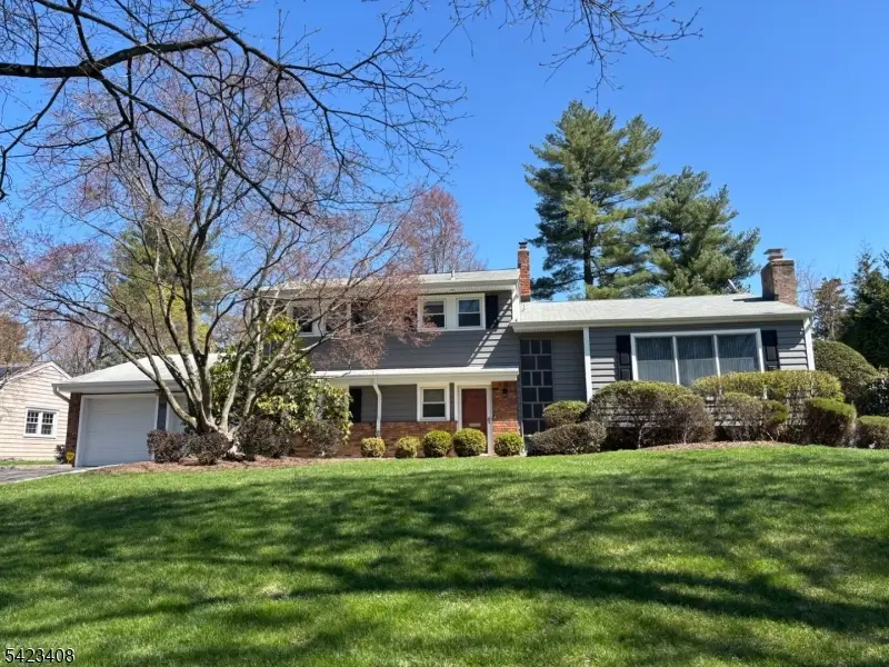 50 Knollwood Dr, Livingston, NJ 07039 - #1