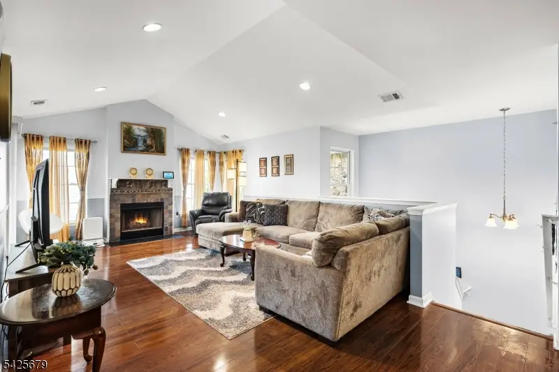 123 Chariot Ct, Piscataway, NJ 08854 - #1