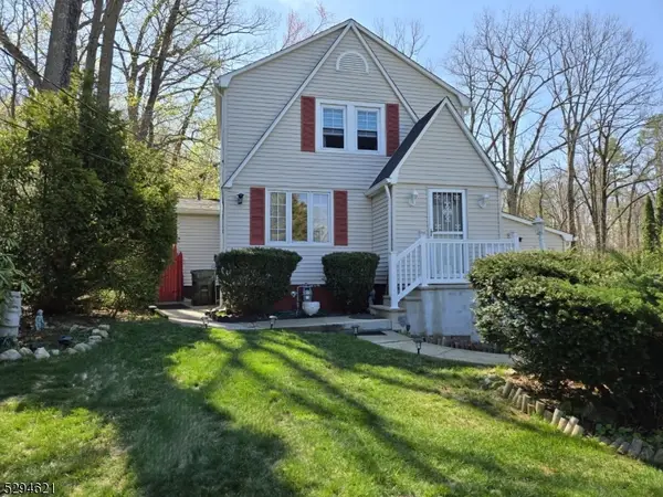 8 Forest Rd, Mount Olive Twp., NJ 07828
