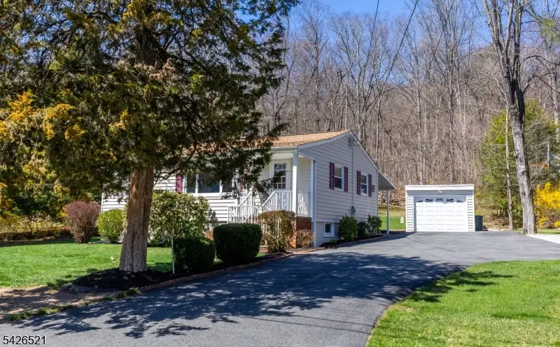 35 Cedar Terrace, Lake Hopatcong, NJ 07885 - #3