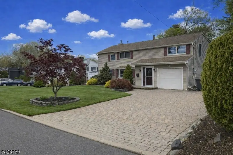 7 Stuart St, Waldwick, NJ 07463 - #2