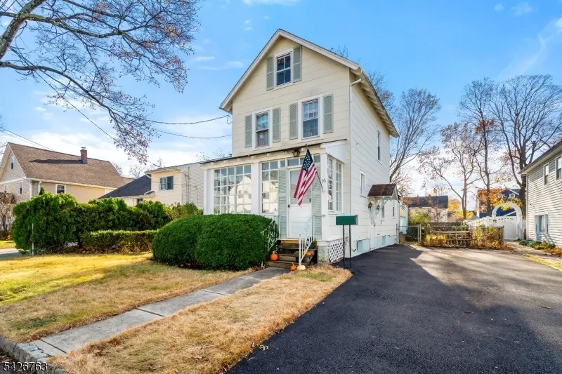 26 Maple Ave, Morris Plains, NJ 07950 - #2