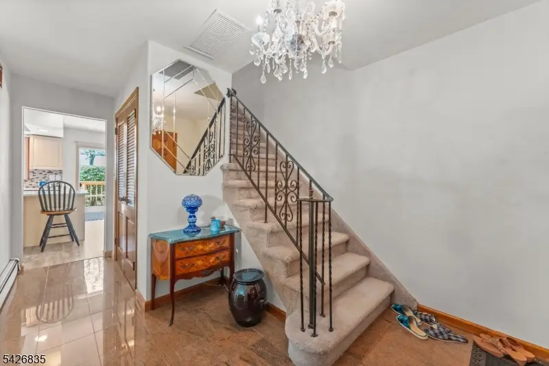 72 Pilgrim Dr, Clifton, NJ 07013 - #3