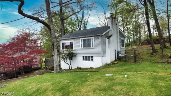 36 Wildwood Shores Dr, Hopatcong Boro, NJ 07843