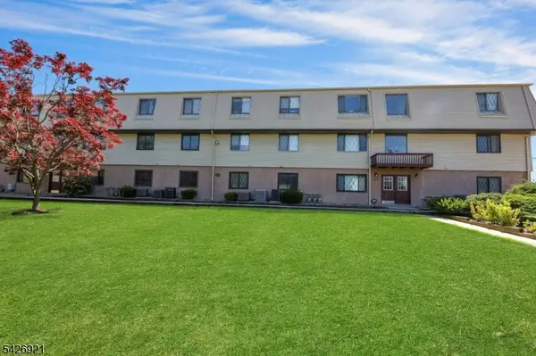 846 Riverside Ave #202, Lyndhurst Twp., NJ 07071