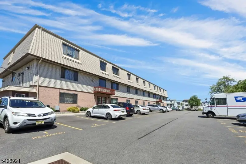 846 Riverside Ave #202, Lyndhurst, NJ 07071 - #3