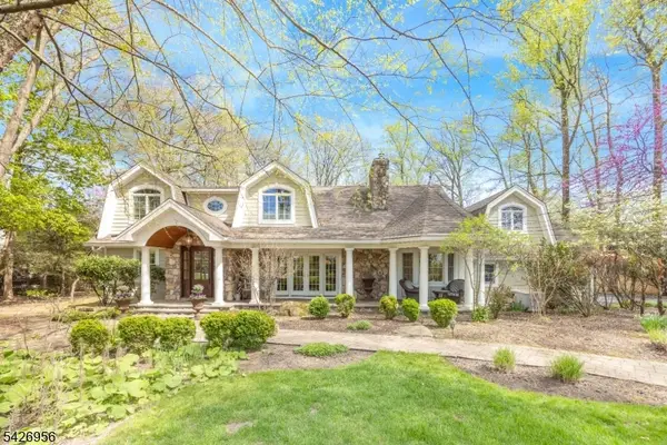 8 White Pine Rd, Upper Saddle River Boro, NJ 07458