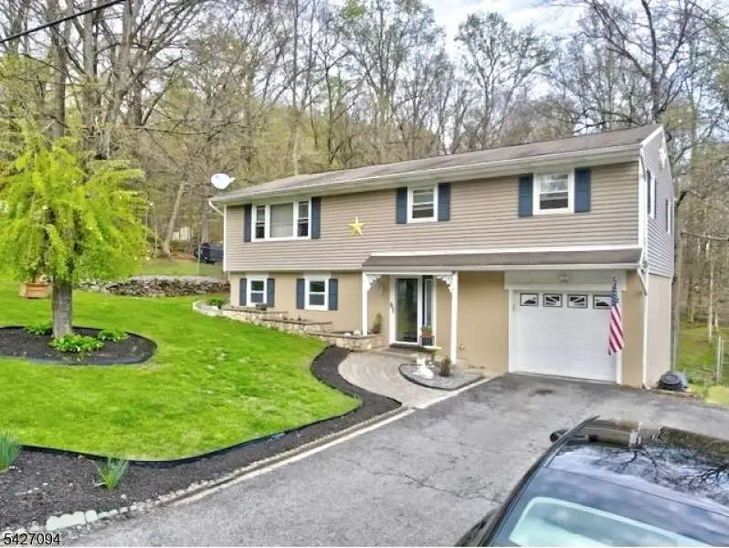 51 Lounsberry Hollow Rd, Vernon Valley, NJ 07461 - #2