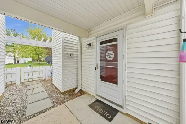 95 Almond Dr, Franklin Twp., NJ 08873
